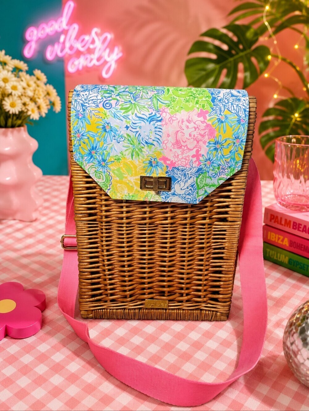 Lilly Pulitzer NWOT Wicker Wine Basket in the Cheek to Cheek pattern